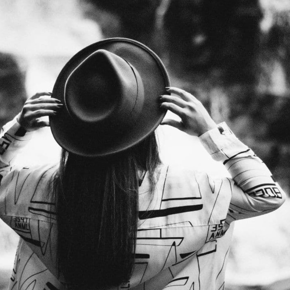 Meet your Posher - Picture 1 of 1